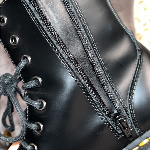 Jadon Doc Martens - Picture 3 of 3